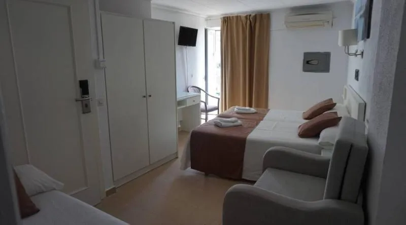 QUADRUPLE STANDARD Room, Hermes, Costa Brava