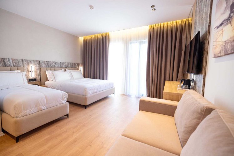Tris3 Hotel, Kavaje
