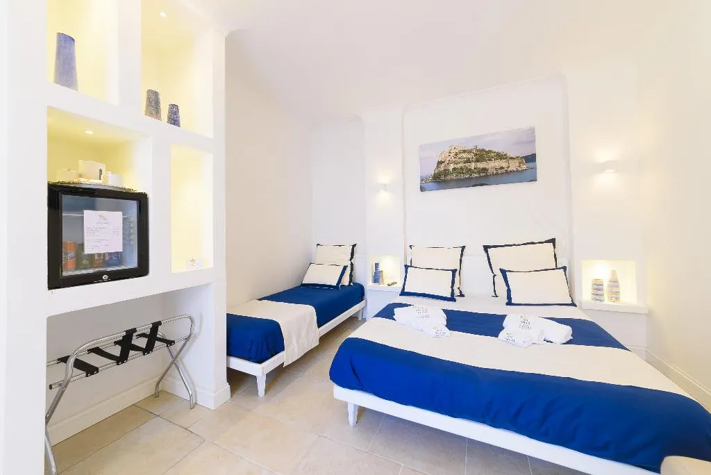 FAMILY ROOM CAPACITY 5 Room, Villa Fortuna Holiday Resort, Naples