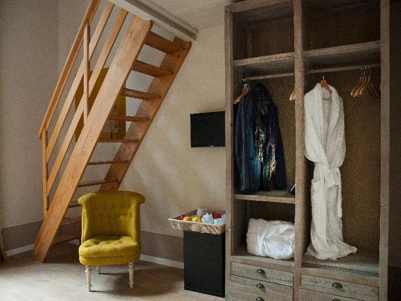 QUADRUPLE CITY VIEW Room, Black 5 Florence Suite, Florence