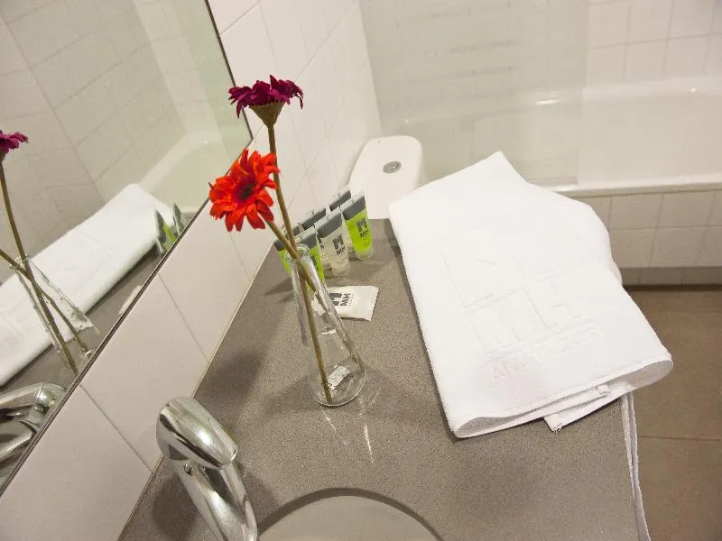 APARTMENT CAPACITY 5 THREE BEDROOM Room, MH Apartments Tetuan, Barcelona