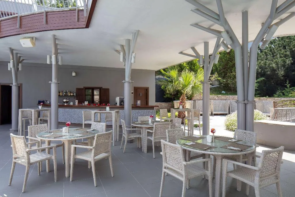 Bar, DoubleTree by Hilton Kusadasi, Izmir