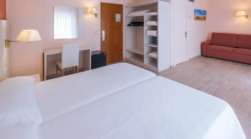 FAMILY ROOM STANDARD Room, GHT Balmes - Apartaments & Splash, Costa Brava