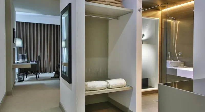 DOUBLE WITH TERRACE Room, Delfim Douro Hotel, Porto