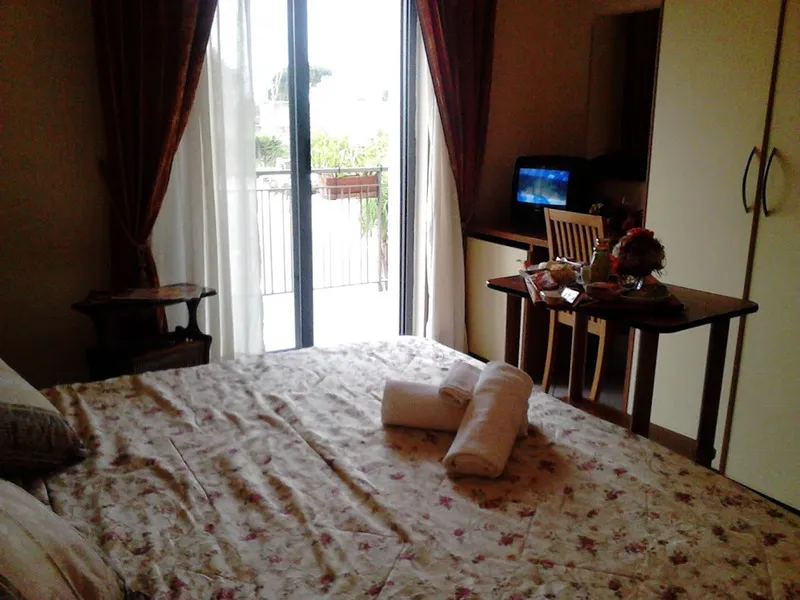 DOUBLE SUPERIOR Room, Hotel Happy Days, Naples