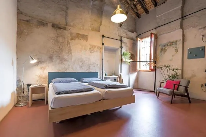 Lobby, Un Posto A Milano, Milan