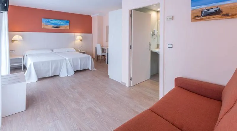 FAMILY ROOM STANDARD Room, GHT Balmes - Apartaments & Splash, Costa Brava