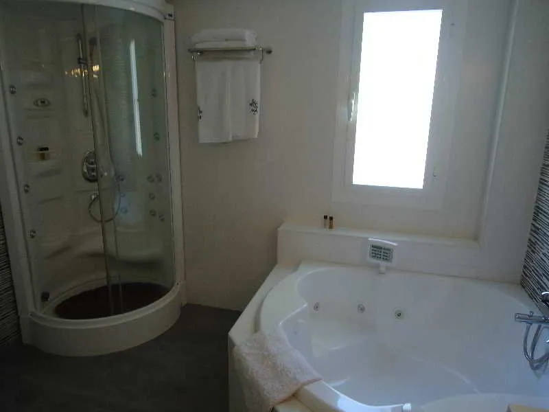 Room, Mare, Seville