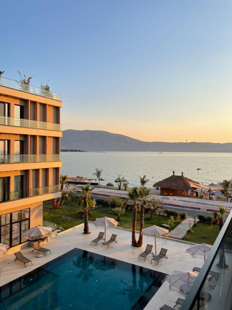 Tris3 Hotel, Kavaje