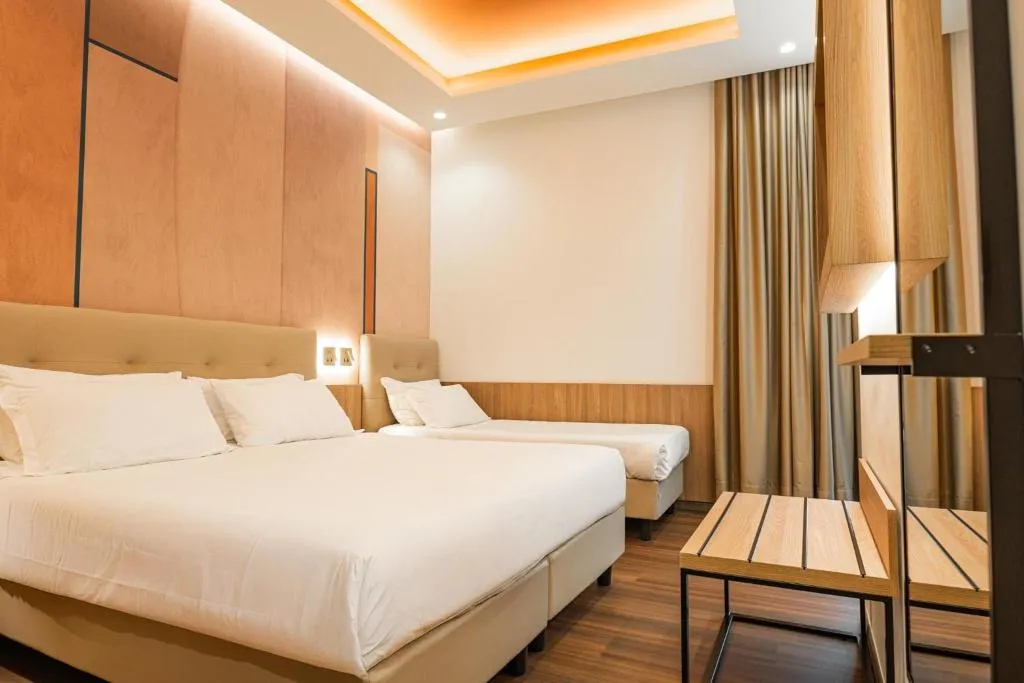 TRIPLE STANDARD Room, Hotel Vittoria, Naples