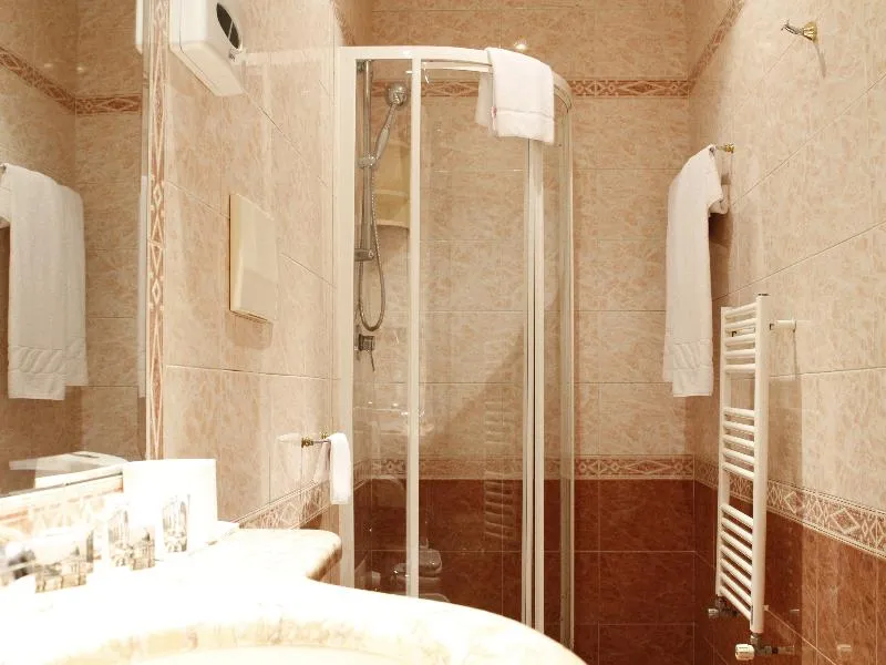 Room, Genio, Rome