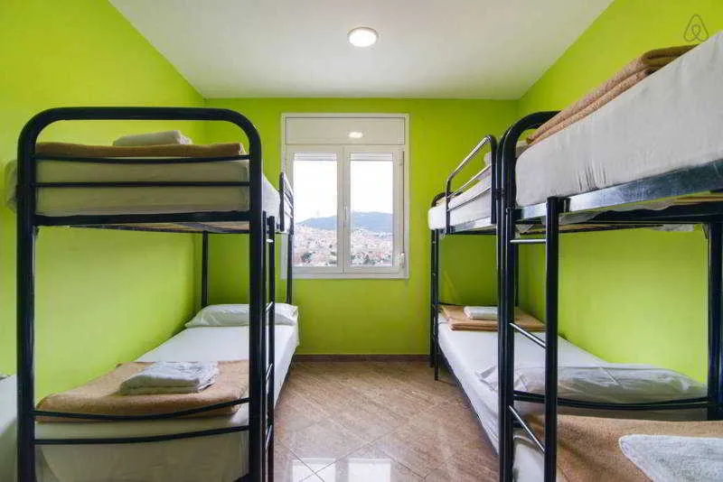 FAMILY ROOM CAPACITY 6 WITH SHARED BATHROOM Room, Mellow Youth Hostel, Barcelona