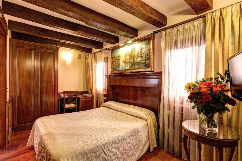 Room, Palazzo La Scala, Venice