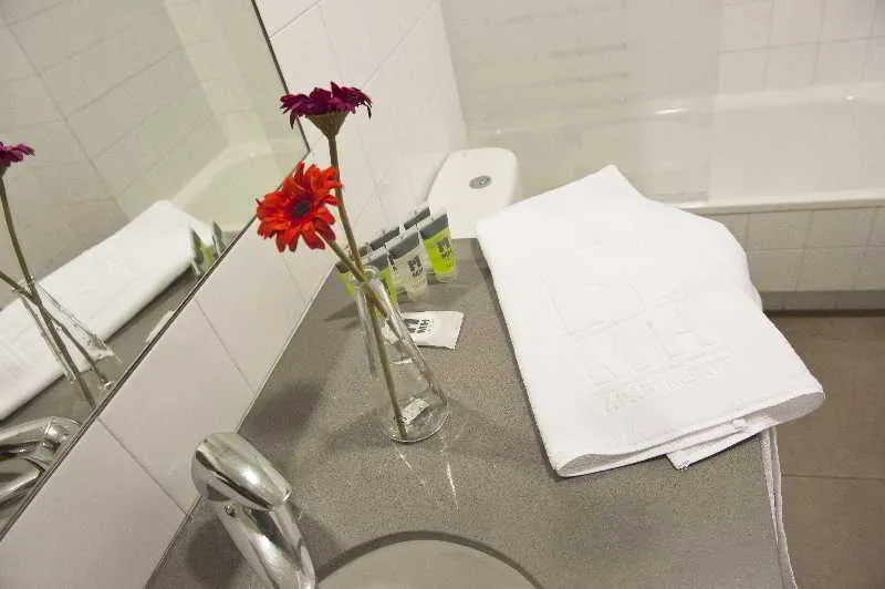 APARTMENT CAPACITY 7 THREE BEDROOMS Room, MH Apartments Tetuan, Barcelona