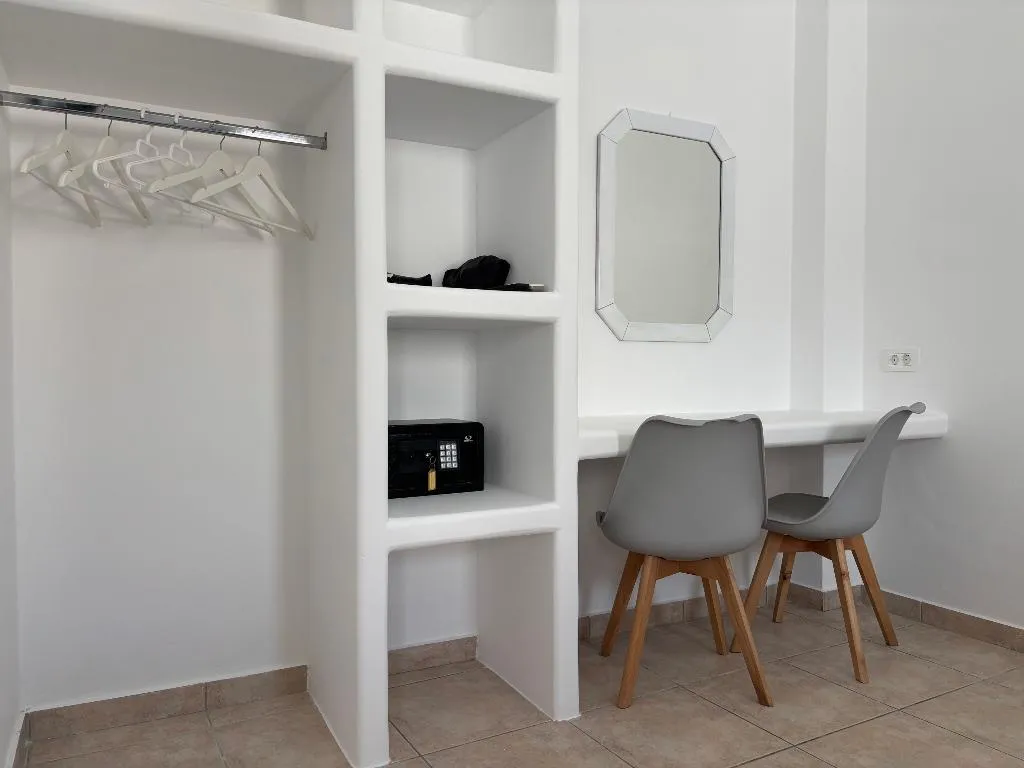 DOUBLE CLASSIC Room, Tarelis Apartmens Studios, Santorini