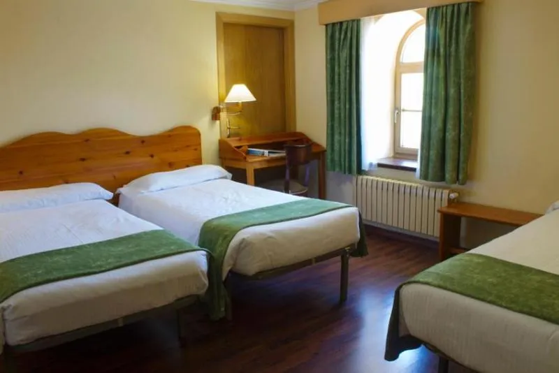 FAMILY ROOM LAKE VIEW Room, Vall de Nuria, Costa Brava