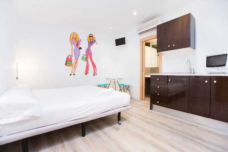 STUDIO STANDARD Room, AinB Las Ramblas-Colón Apartments, Barcelona