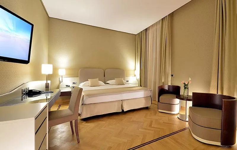 JUNIOR SUITE STANDARD Room, Palazzo Esedra, Naples