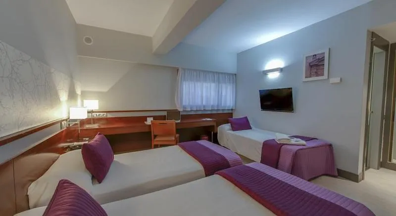 TRIPLE STANDARD Room, Porcel Torrejon, Madrid