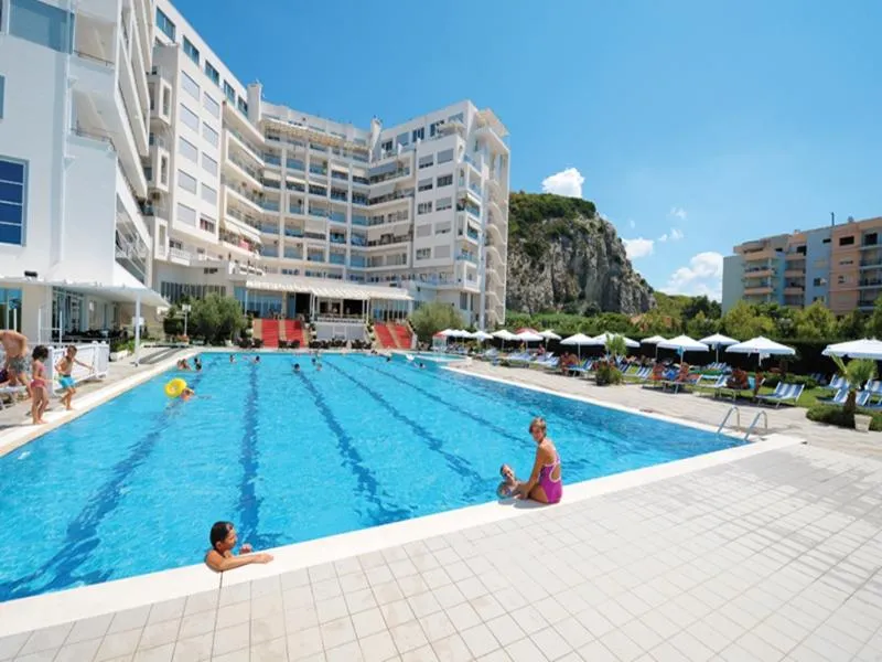 Pool, Bleart, Durres