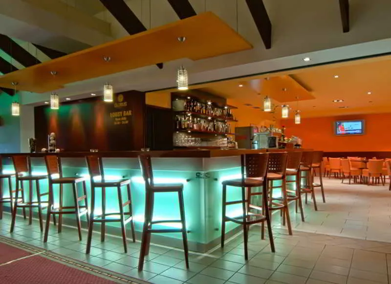 Bar, Globus, Prague