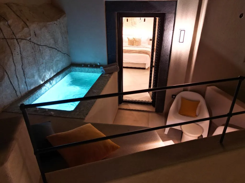 STUDIO WITH BALCONY WITH VIEWS Room, White Orchid Boutique Apartments, Santorini