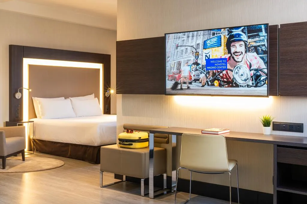 DOUBLE EXECUTIVE QUEEN BED Room, Novotel Madrid Center, Madrid