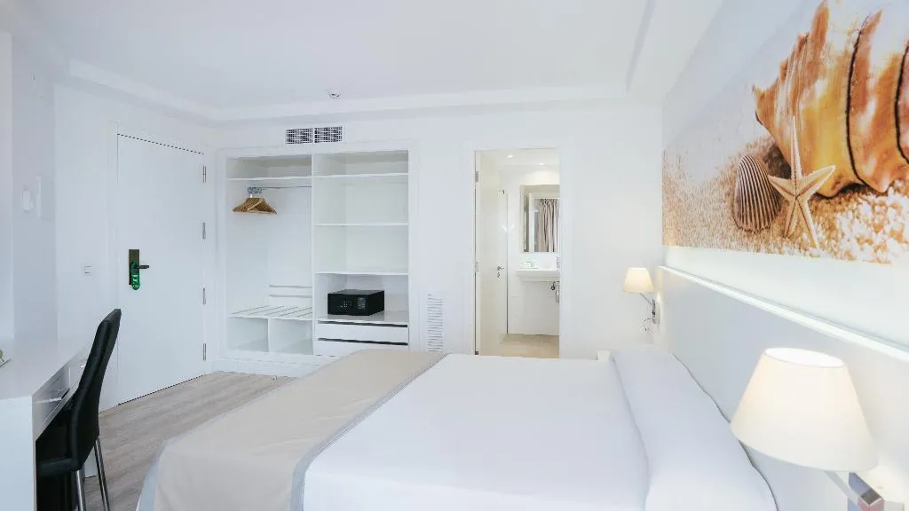 Double or Twin STANDARD Room, THB Maria Isabel, Majorca