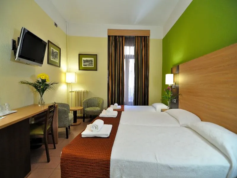 TRIPLE STANDARD Room, Ballesta, Madrid