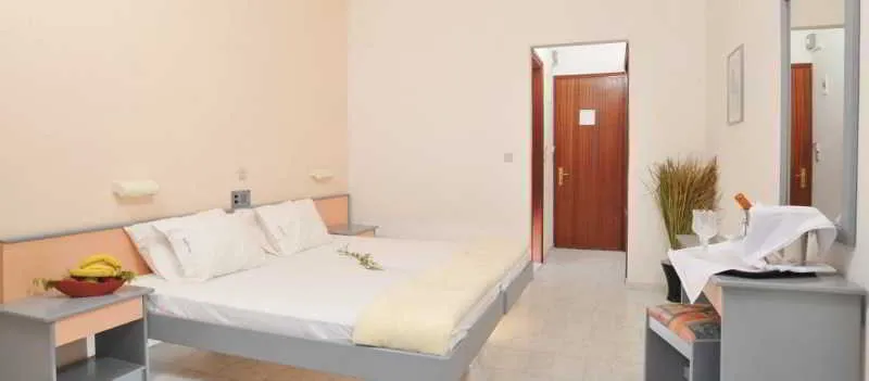 Room, Olive Garden, Rhodes