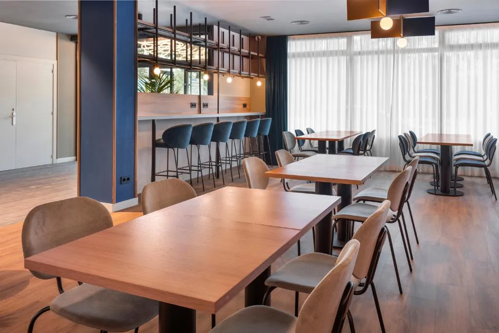 Restaurant, B&B HOTEL Barcelona Rubí, Barcelona