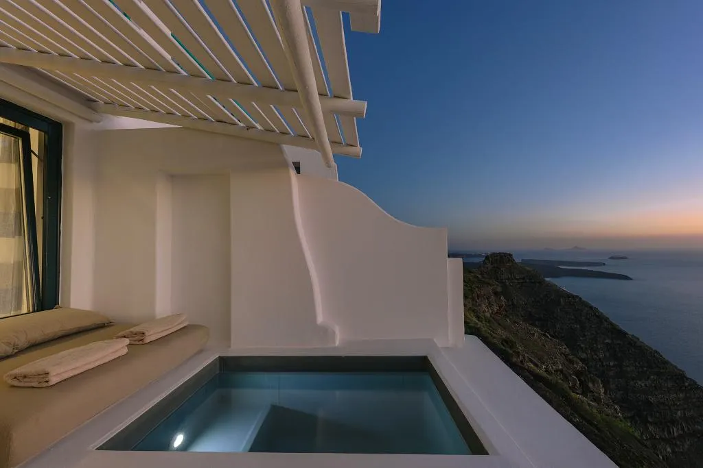 SUITE WITH JACUZZI Room, Afroessa Hotel, Santorini