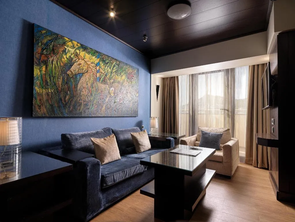 SUITE KING SIZE BED Room, Crowne Plaza Athens, Athens