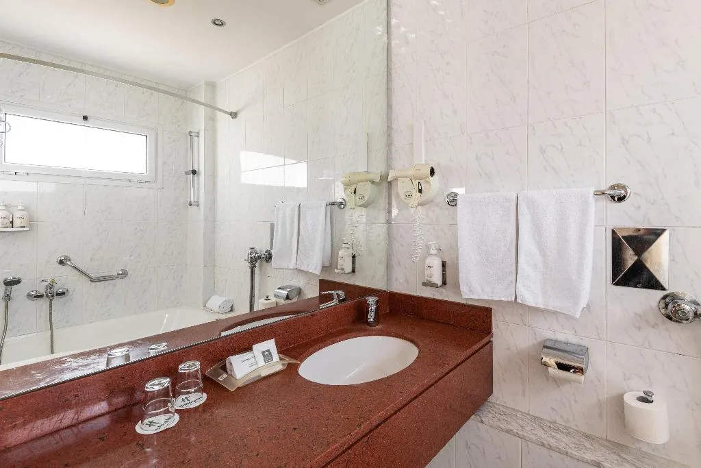 TWIN STANDARD Room, Holiday Inn Thessaloniki, Halkidiki