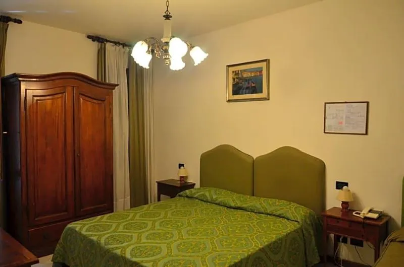 Lobby, Iris, Venice