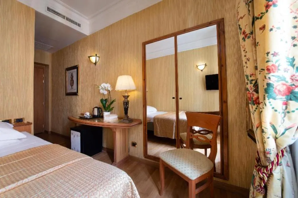 SINGLE CLASSIC Room, Hotel Cecil, Rome