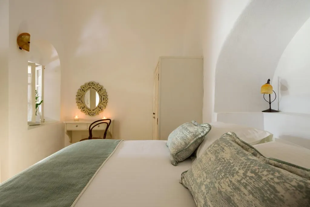 VILLA WITH JACUZZI Room, Fanari Villas, Santorini