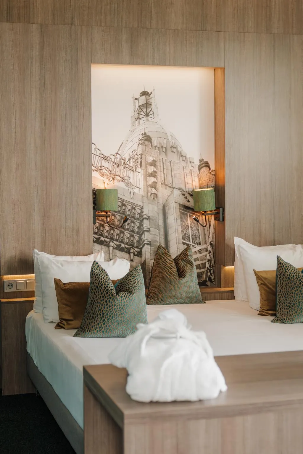 DOUBLE EXECUTIVE KING BED Room, Leonardo Hotel Amsterdam Rembrandtpark, Amsterdam