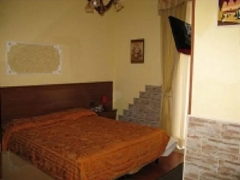 Room, Iris, Naples