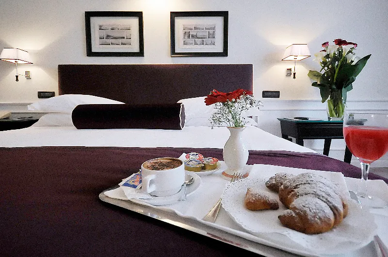Room, Grand Hotel Oriente, Naples