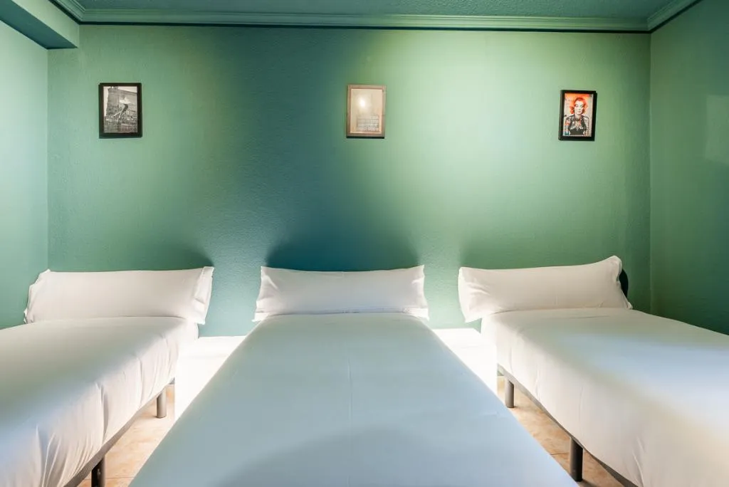 TRIPLE STANDARD Room, Ideal Hostel Madrid, Madrid