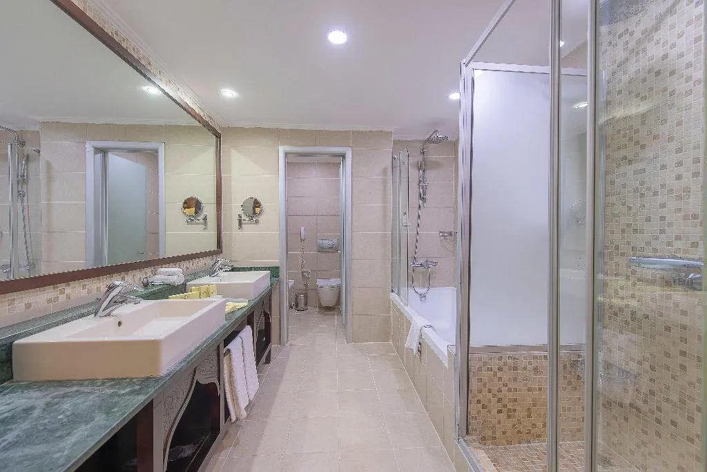 JUNIOR SUITE STANDARD Room, Crowne Plaza Antalya, Antalya