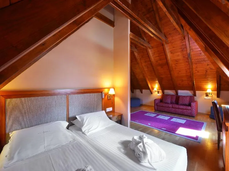 FAMILY ROOM CAPACITY 4 Room, Hotel Spa Acevi Val d'Aran, Costa Brava
