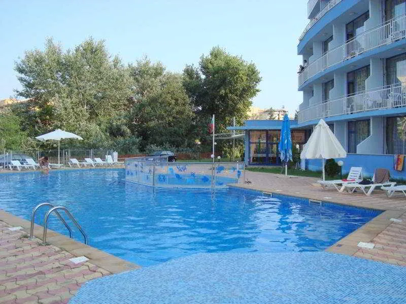 Pool, Bohemi, Bourgas