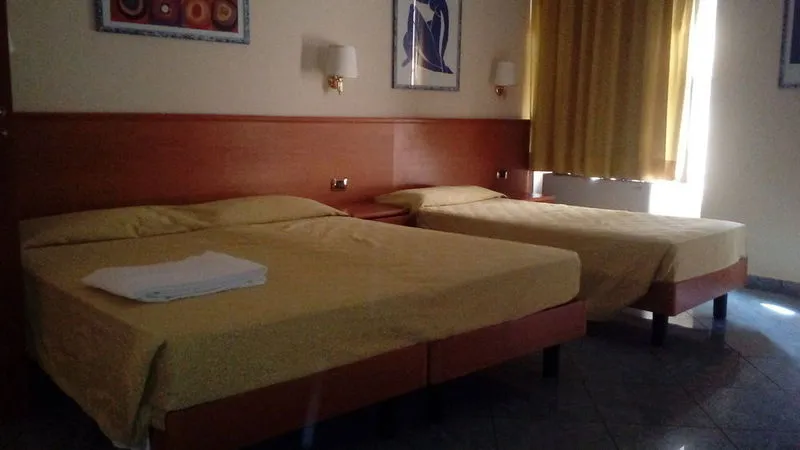 Room, Kebhotel, Milan