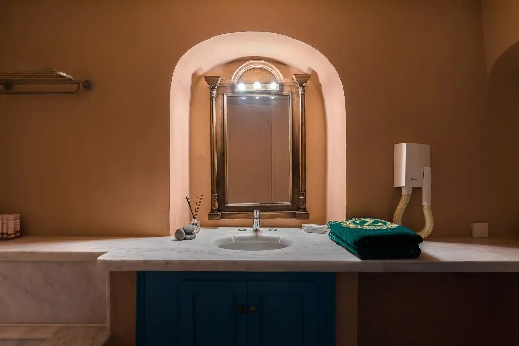 SUITE DELUXE TWO BEDROOM Room, Zannos Melathron Hotel By Omilos Hotels, Santorini