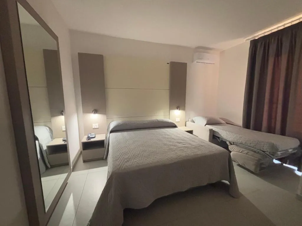 QUADRUPLE DELUXE Room, Hotel La Mela, Naples