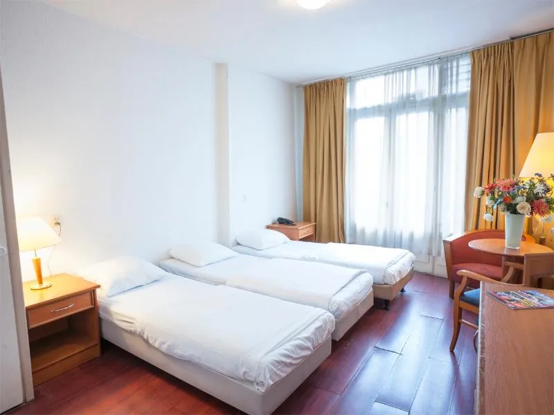 TRIPLE STANDARD Room, Delta Hotel, Amsterdam