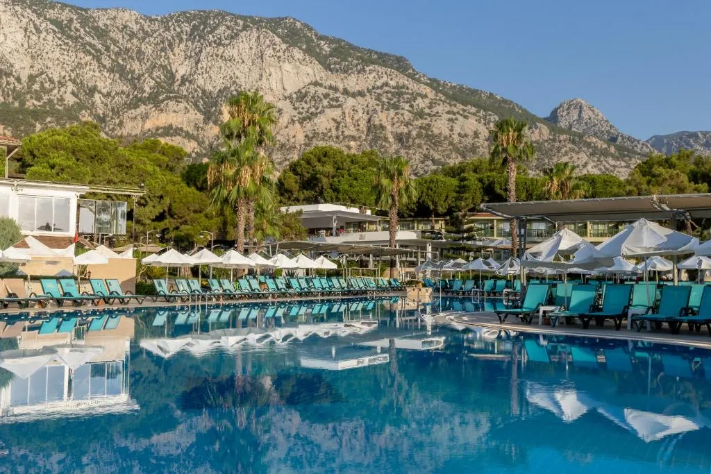 Pool, Crystal Flora Pearl Collection, Antalya