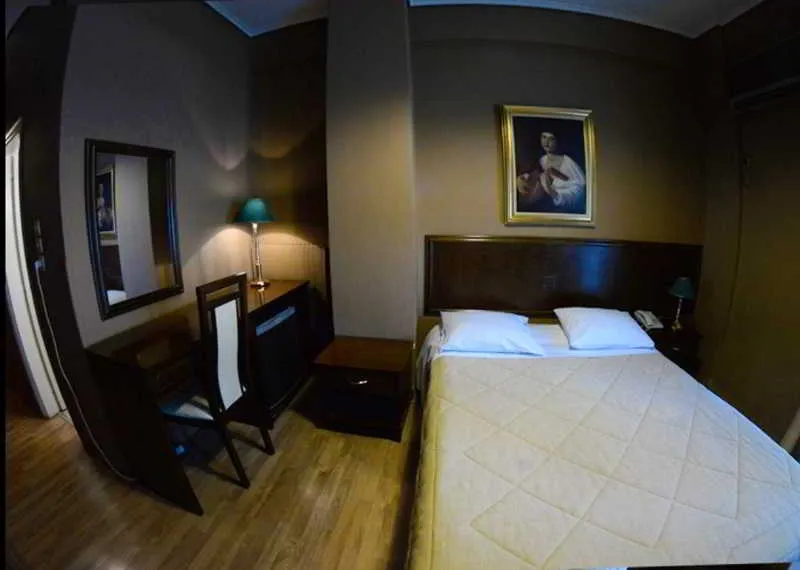 Room, Nicola, Athens